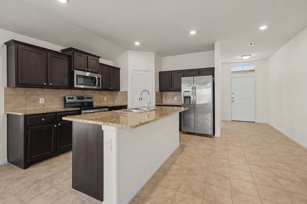 809 Rutherford Drive, Crowley, TX 76036 — photo 5