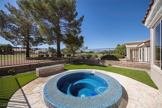 2633 Legend Drive, Las Vegas, NV 89134