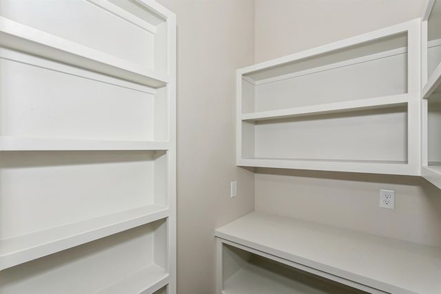 1640 E Appleton St, Valley Center, KS 67147