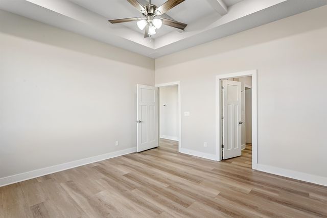 1640 E Appleton St, Valley Center, KS 67147