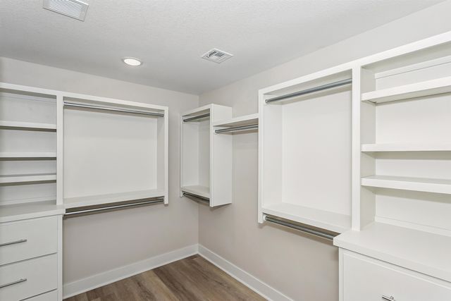 1640 E Appleton St, Valley Center, KS 67147