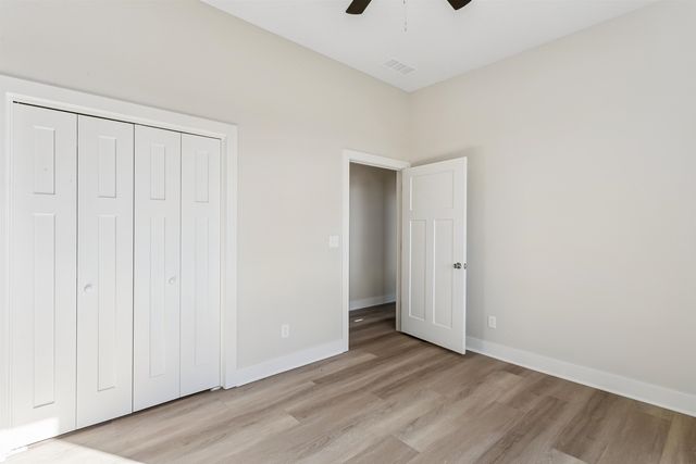 1640 E Appleton St, Valley Center, KS 67147