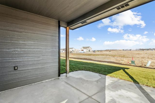 1640 E Appleton St, Valley Center, KS 67147