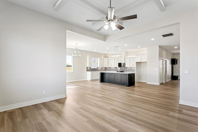 1640 E Appleton St, Valley Center, KS 67147