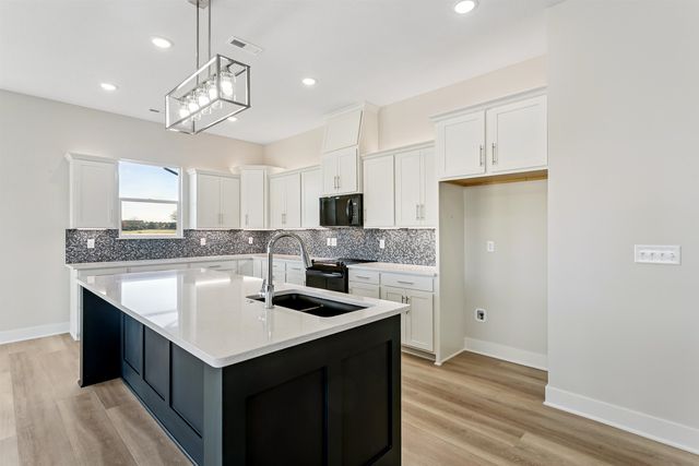 1640 E Appleton St, Valley Center, KS 67147