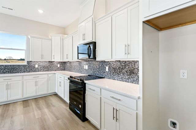 1640 E Appleton St, Valley Center, KS 67147