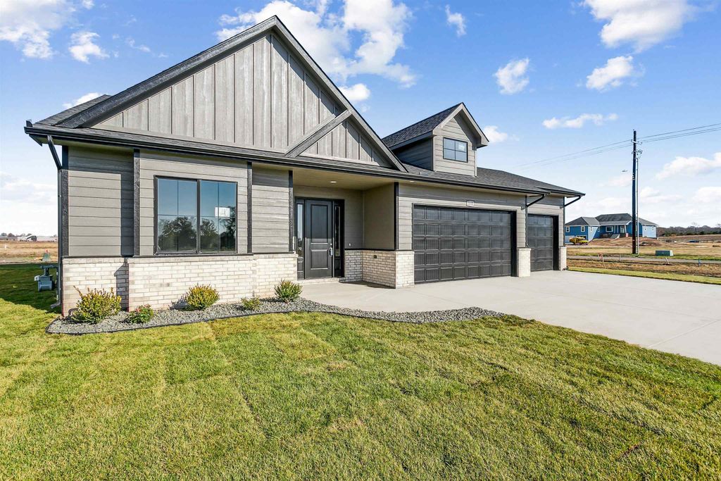 1640 E Appleton St, Valley Center, KS 67147