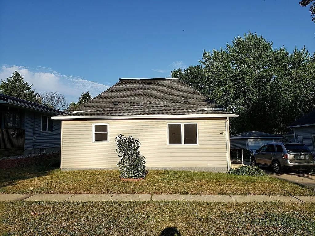 415 2nd Ave NE, Oelwein, IA 50662