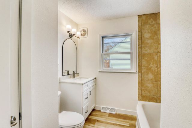 1605 14th Street S, Fargo, ND 58103