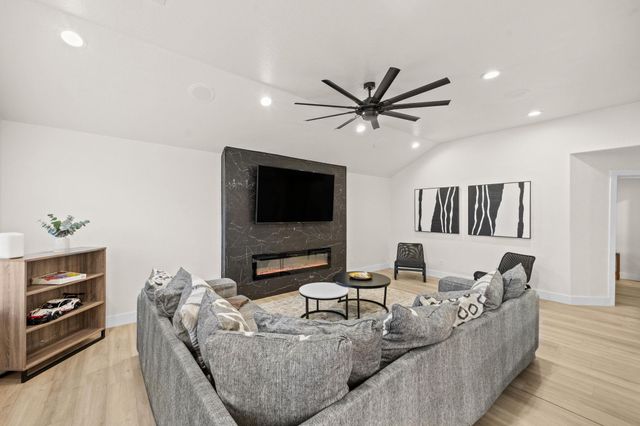 2710 Gaelic Green Street, Houston, TX 77045