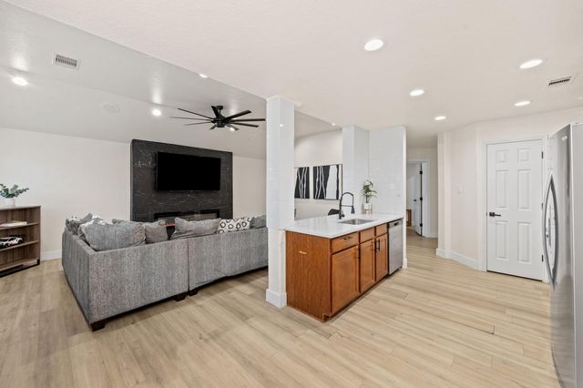 2710 Gaelic Green Street, Houston, TX 77045