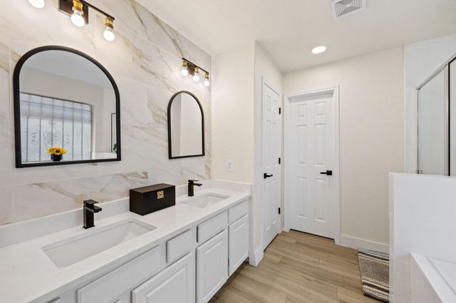 2710 Gaelic Green Street, Houston, TX 77045
