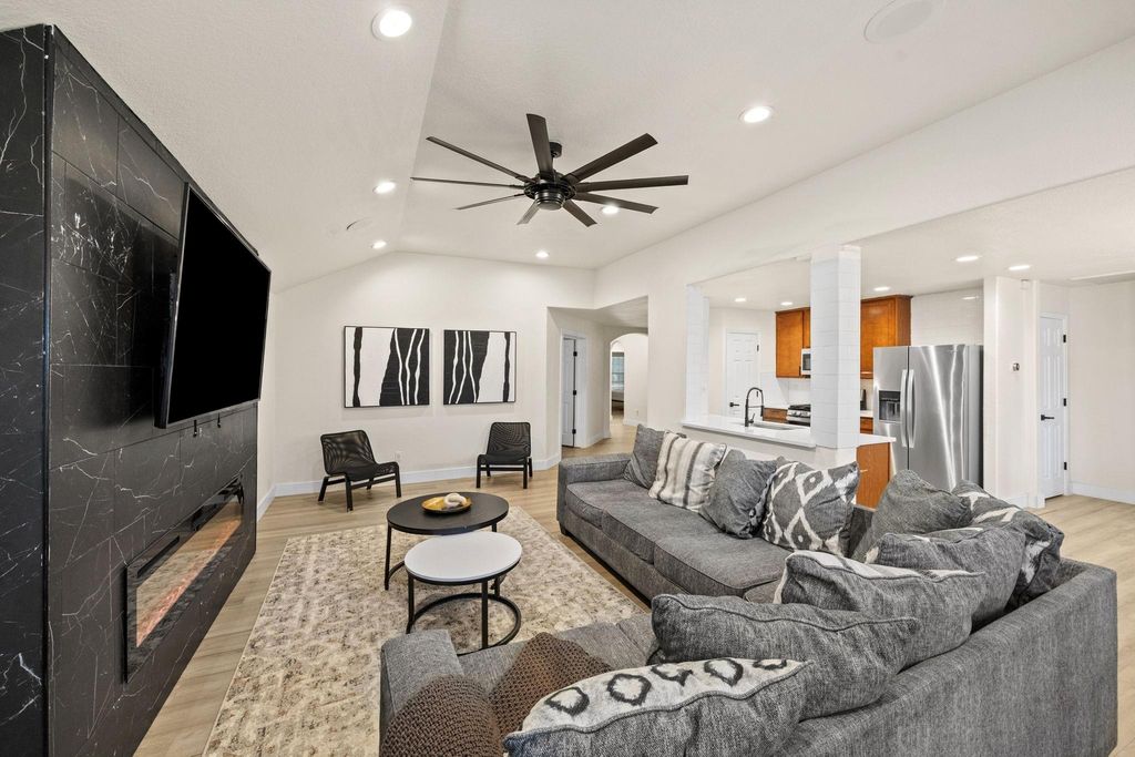 2710 Gaelic Green Street, Houston, TX 77045