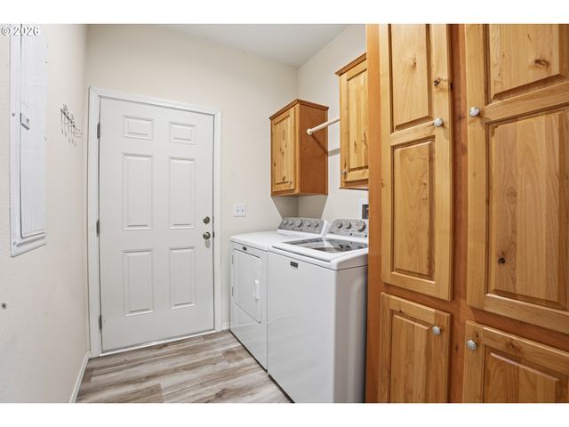 14876 S HEATHERGLEN Dr, Oregon City, OR 97045