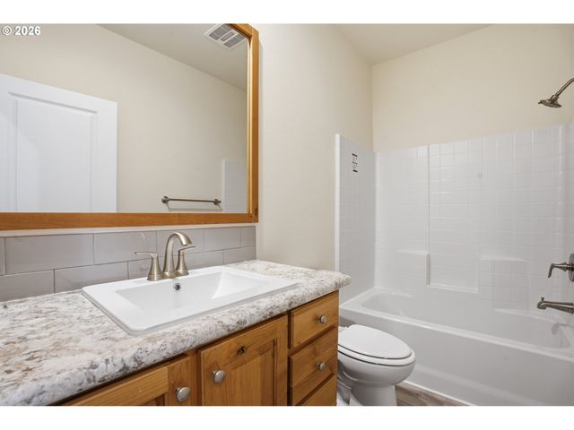 14876 S HEATHERGLEN Dr, Oregon City, OR 97045