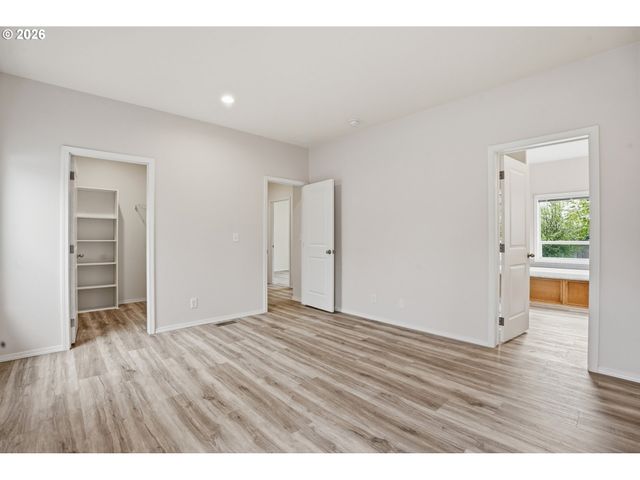 14876 S HEATHERGLEN Dr, Oregon City, OR 97045