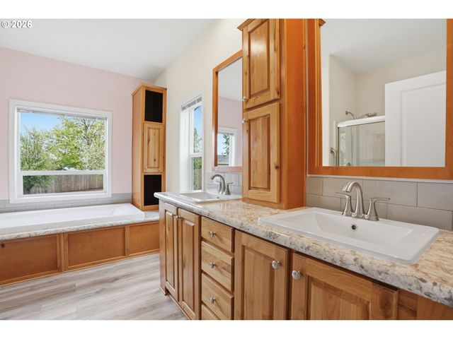14876 S HEATHERGLEN Dr, Oregon City, OR 97045