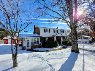 11 Franconia Dr, Hempfield Twp, PA 15601