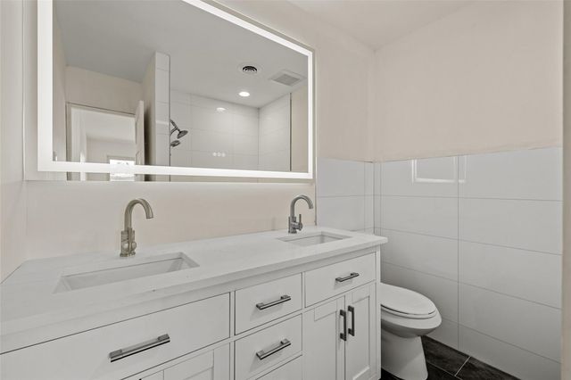 909 Silber Road 11, Houston, TX 77024