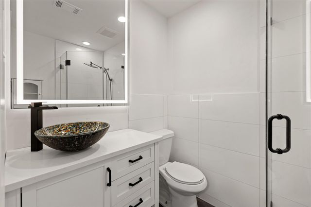 909 Silber Road 11, Houston, TX 77024