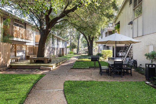 909 Silber Road 11, Houston, TX 77024