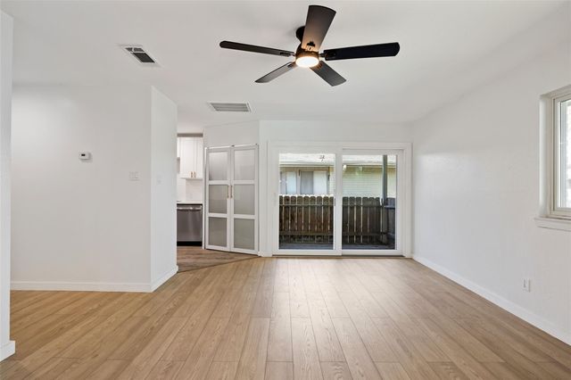 909 Silber Road 11, Houston, TX 77024