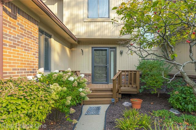 6291 Pheasant Run, West Bloomfield Charter Township, MI 48322