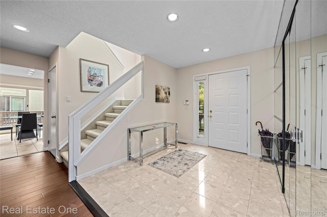 6291 Pheasant Run, West Bloomfield Charter Township, MI 48322