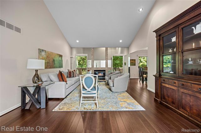 6291 Pheasant Run, West Bloomfield Charter Township, MI 48322