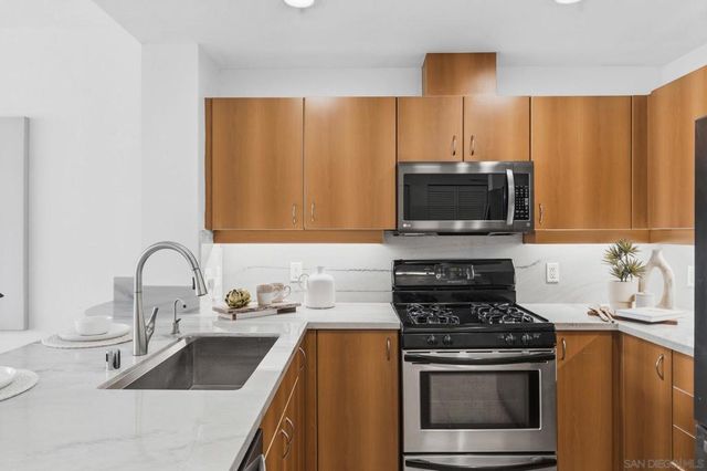 300 W Beech St 1705, San Diego, CA 92101