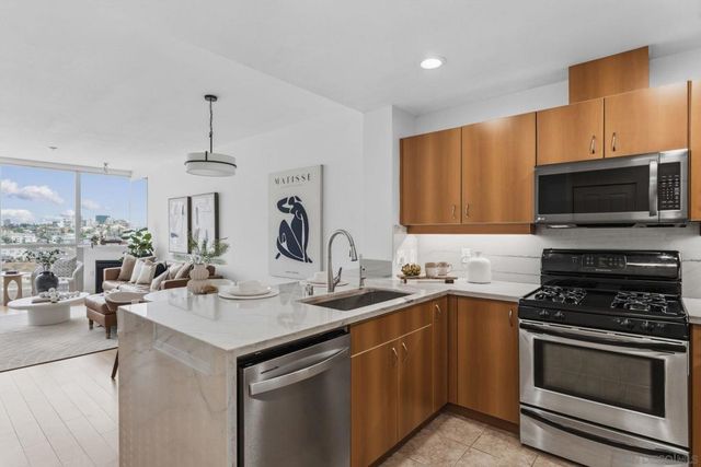 300 W Beech St 1705, San Diego, CA 92101