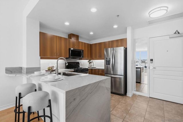 300 W Beech St 1705, San Diego, CA 92101