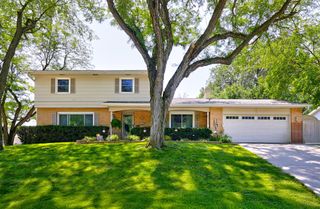 2702 Aurora Avenue, Des Moines, IA 50310