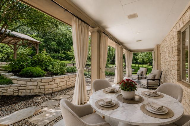 18 Ehrlich RD, Austin, TX 78746