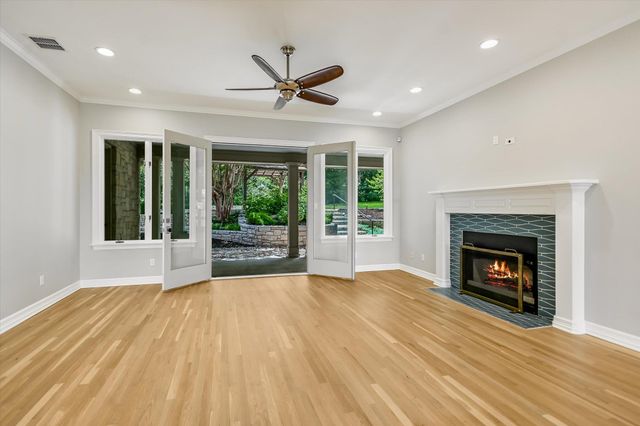 18 Ehrlich RD, Austin, TX 78746