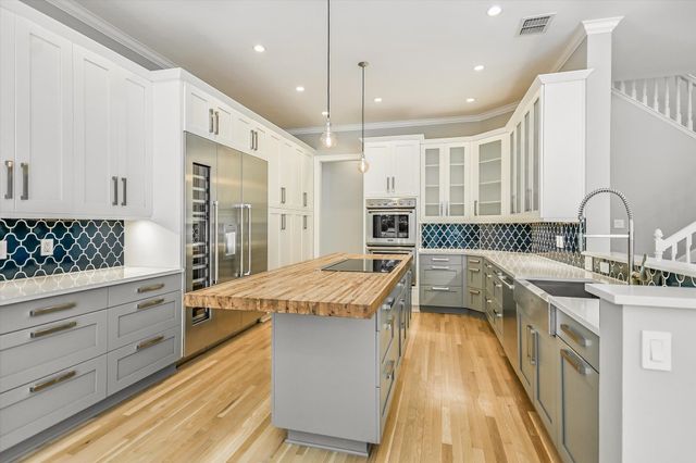 18 Ehrlich RD, Austin, TX 78746