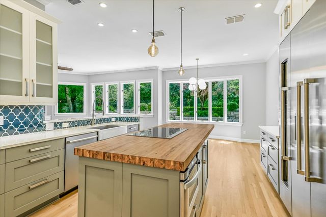 18 Ehrlich RD, Austin, TX 78746