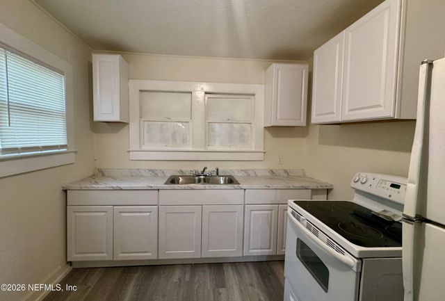 5420 LEAMING Avenue, Jacksonville, FL 32254
