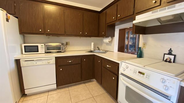 6051 NW 61st Avenue 211, Tamarac, FL 33319