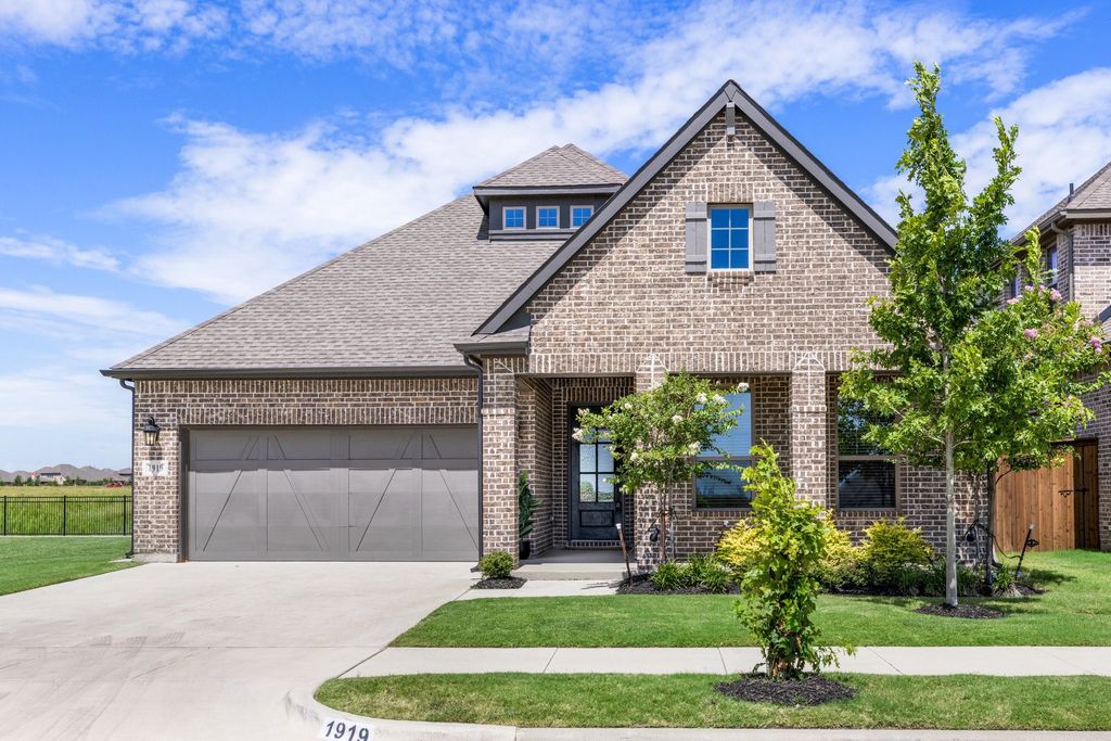 1919 Birch Street, Mansfield, TX 76063