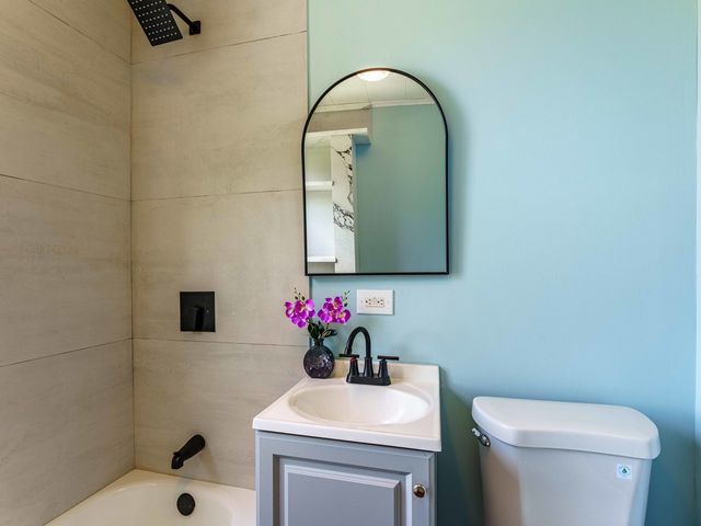 6731 S Loomis Boulevard, Chicago, IL 60636