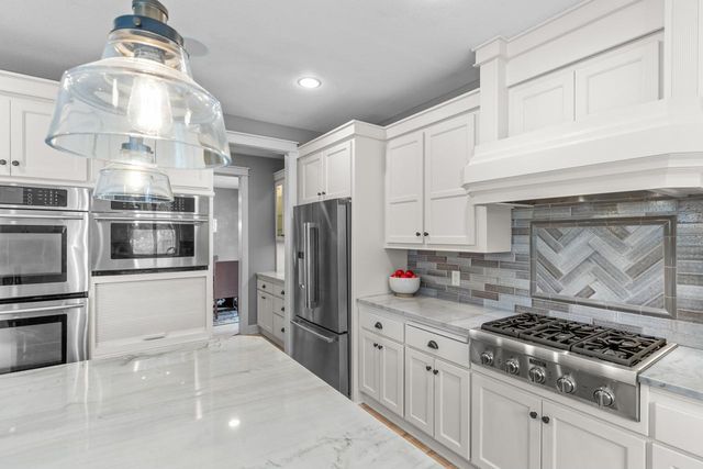 11364 Entrevaux Drive, Eden Prairie, MN 55347