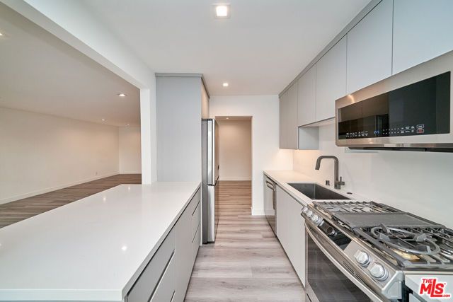 137 S Maple Drive 102, Beverly Hills, CA 90212