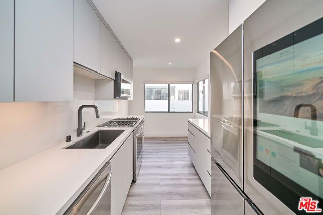 137 S Maple Drive 102, Beverly Hills, CA 90212