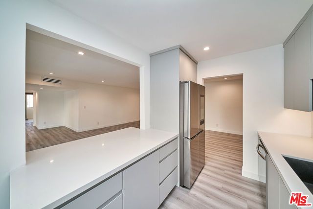 137 S Maple Drive 102, Beverly Hills, CA 90212