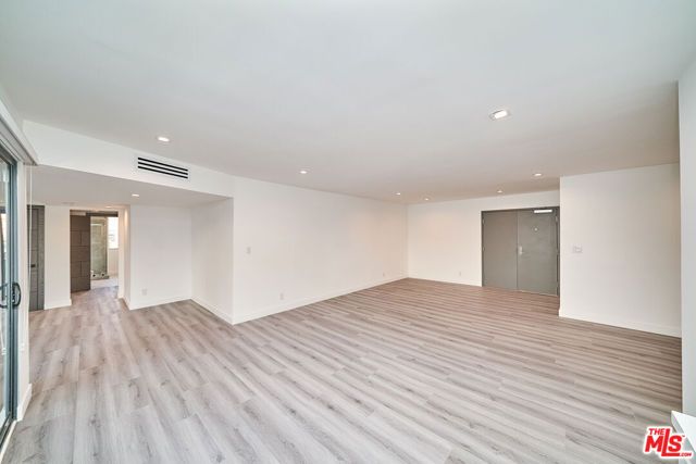 137 S Maple Drive 102, Beverly Hills, CA 90212