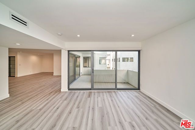 137 S Maple Drive 102, Beverly Hills, CA 90212