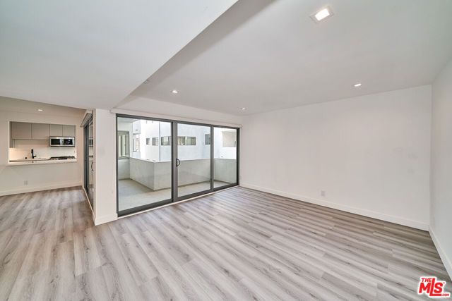 137 S Maple Drive 102, Beverly Hills, CA 90212