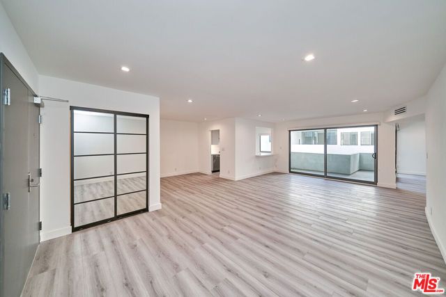 137 S Maple Drive 102, Beverly Hills, CA 90212