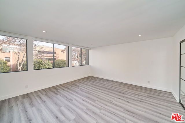 137 S Maple Drive 102, Beverly Hills, CA 90212